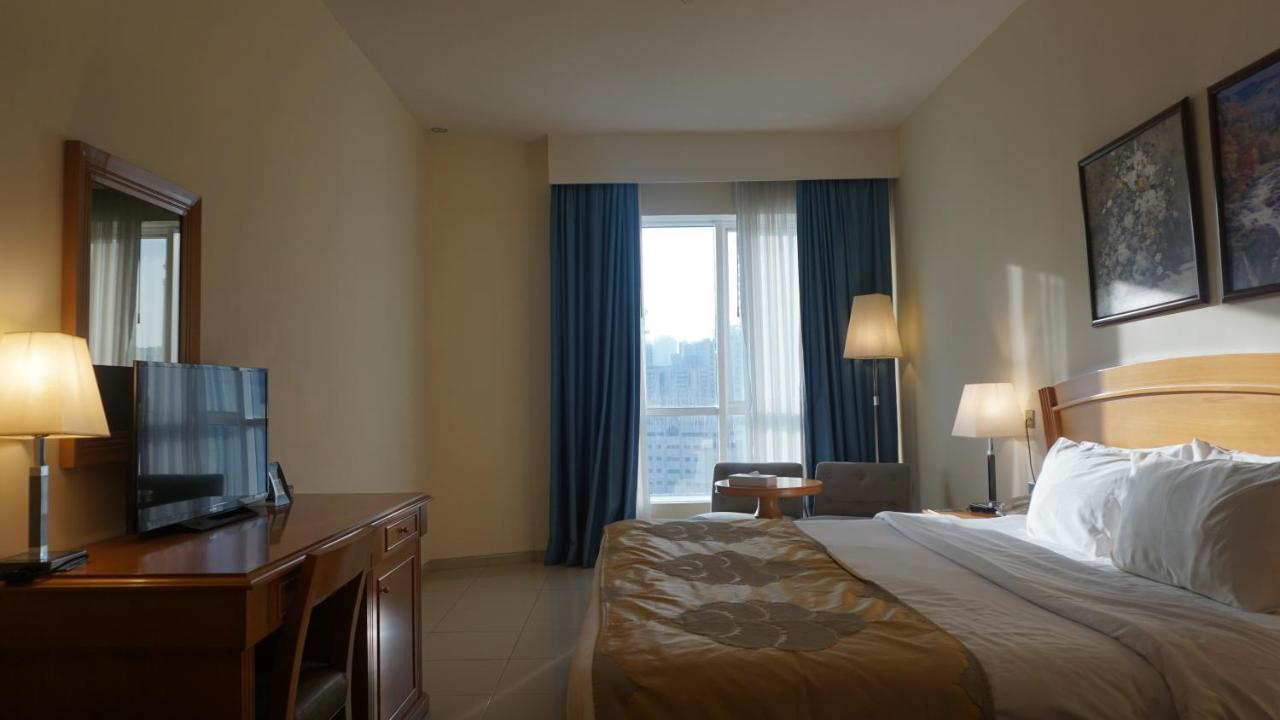 Golden Tulip Sharjah Aparthotel Εξωτερικό φωτογραφία