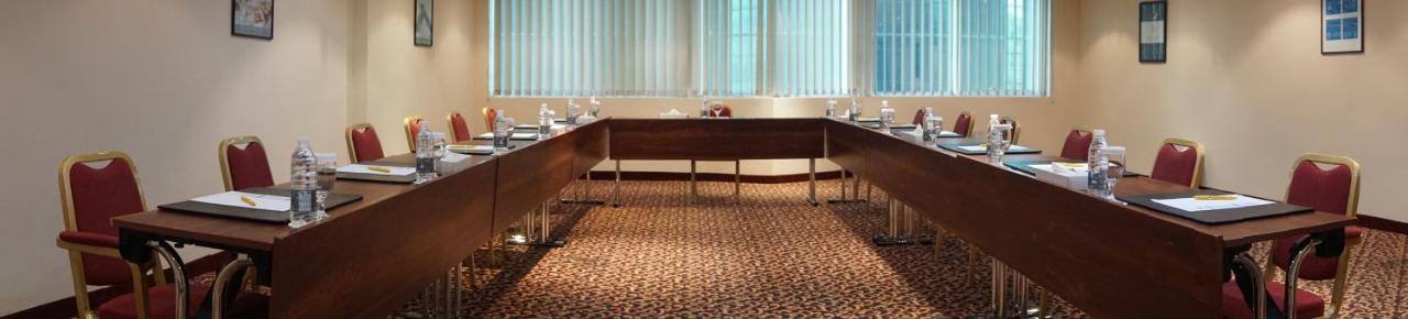 Golden Tulip Sharjah Aparthotel Εξωτερικό φωτογραφία
