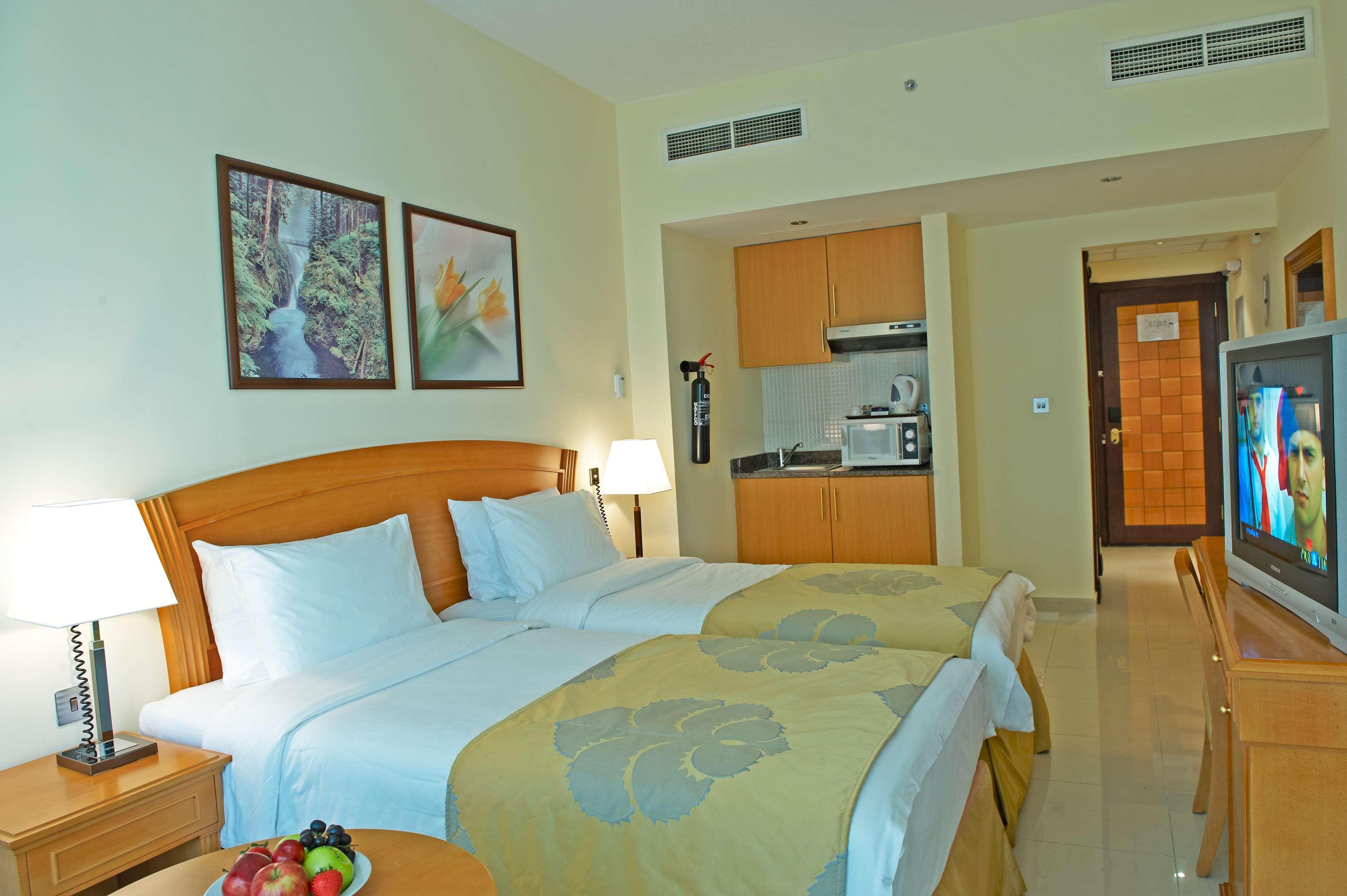 Golden Tulip Sharjah Aparthotel Εξωτερικό φωτογραφία