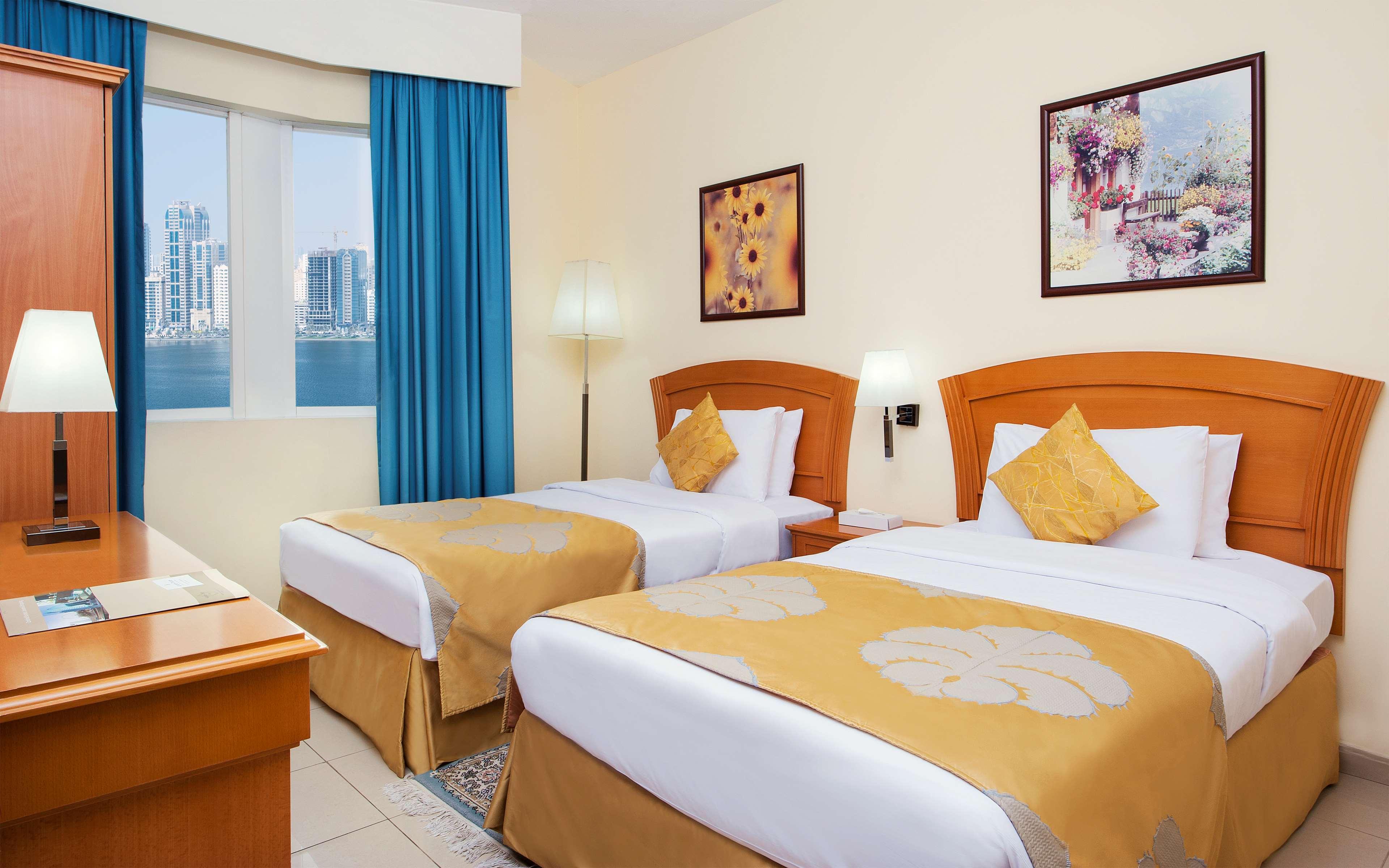 Golden Tulip Sharjah Aparthotel Εξωτερικό φωτογραφία