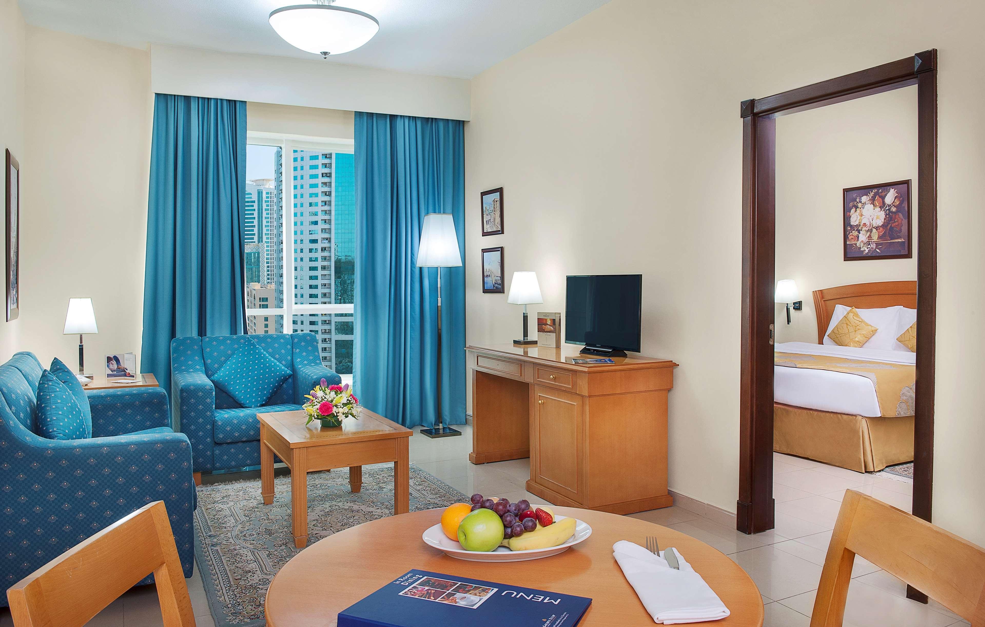 Golden Tulip Sharjah Aparthotel Εξωτερικό φωτογραφία
