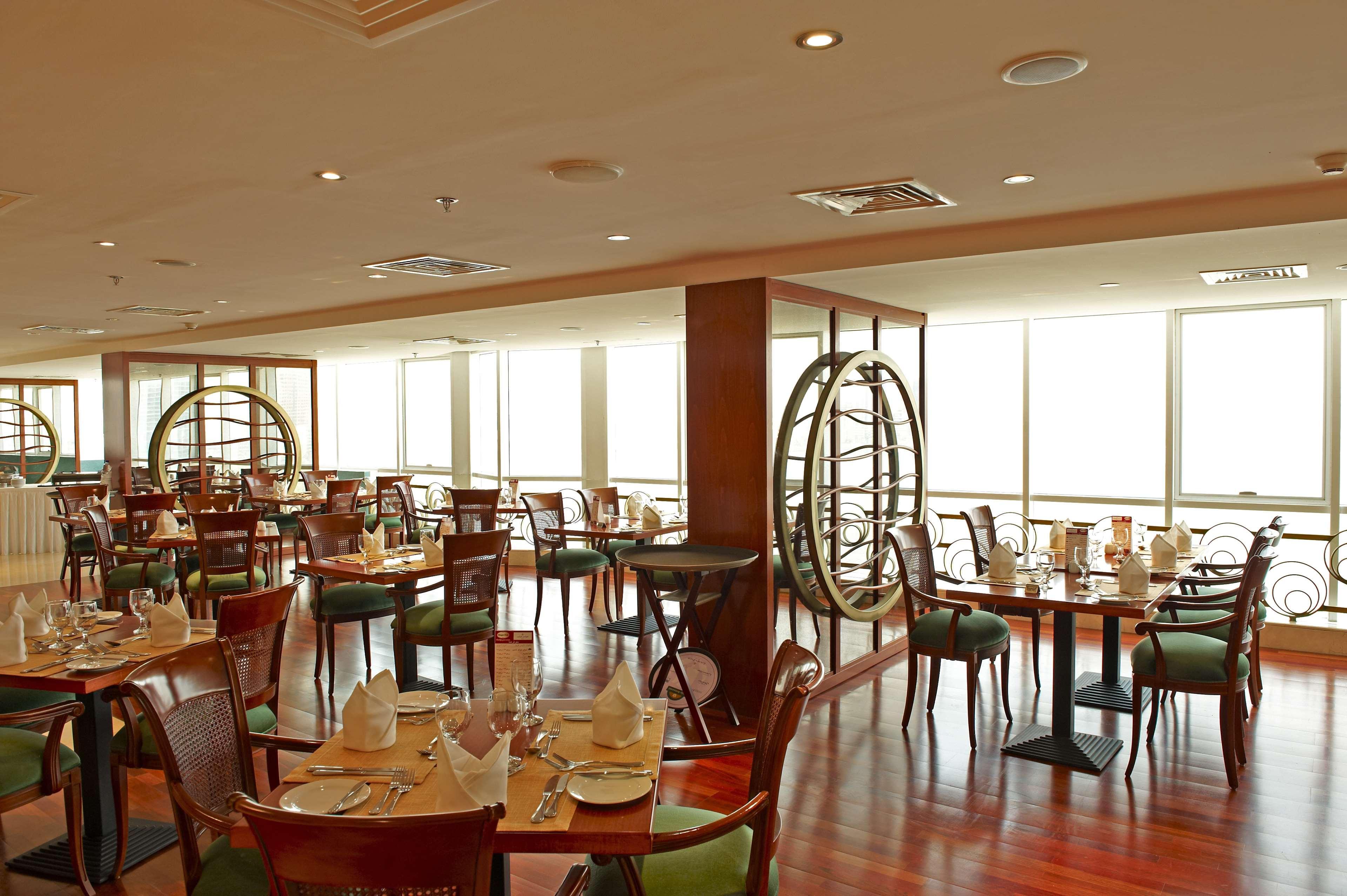 Golden Tulip Sharjah Aparthotel Εξωτερικό φωτογραφία