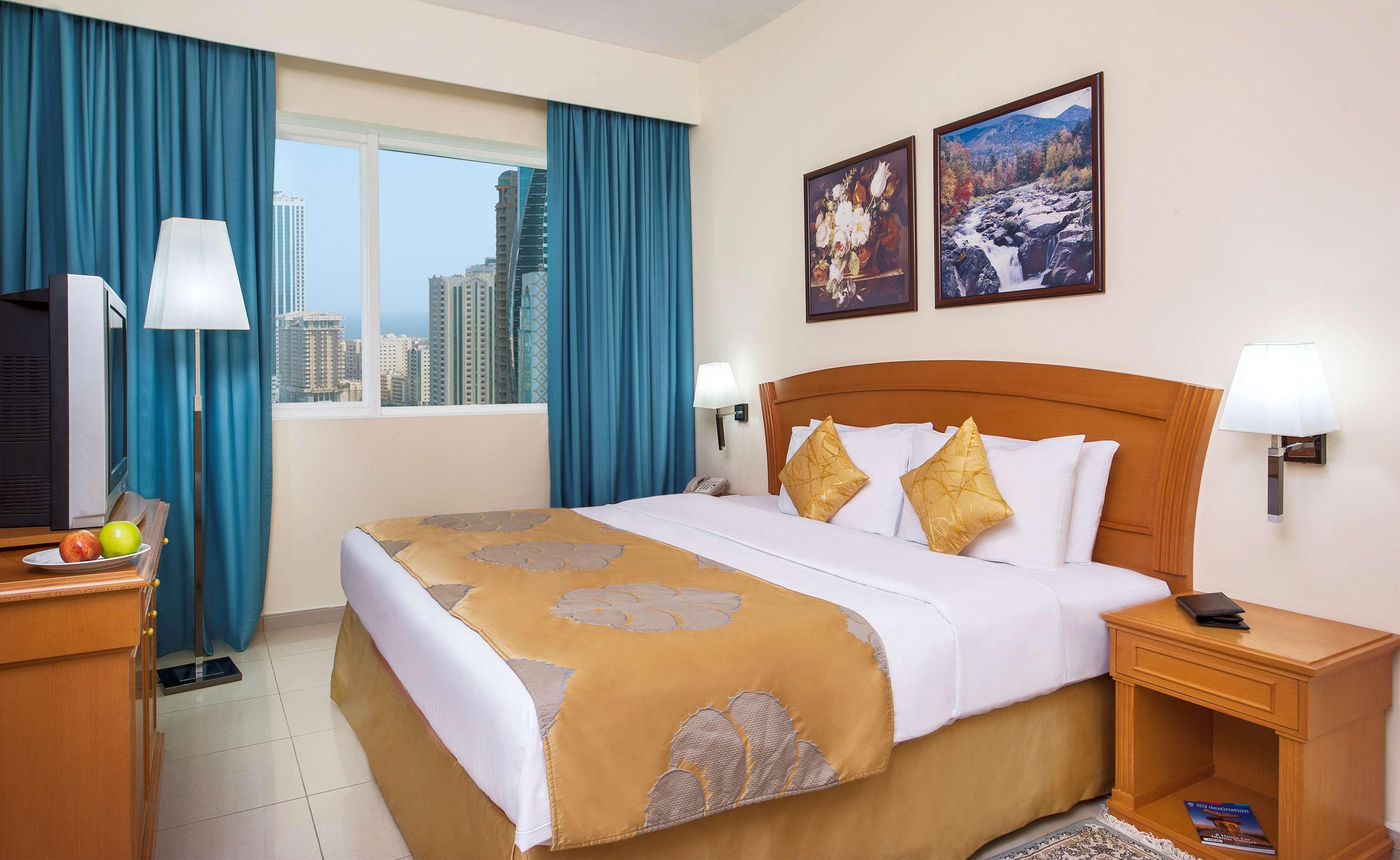 Golden Tulip Sharjah Aparthotel Εξωτερικό φωτογραφία