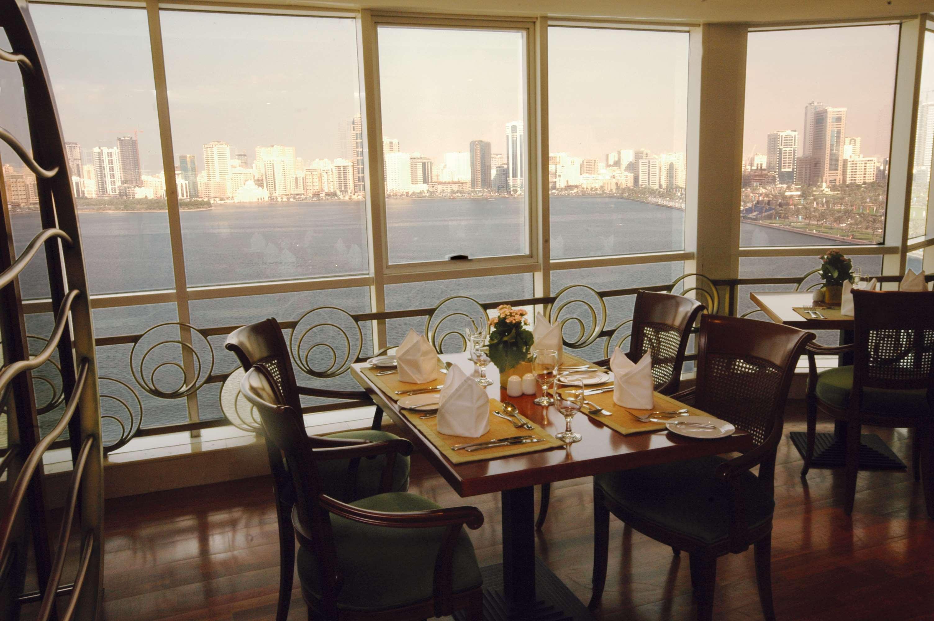 Golden Tulip Sharjah Aparthotel Εξωτερικό φωτογραφία