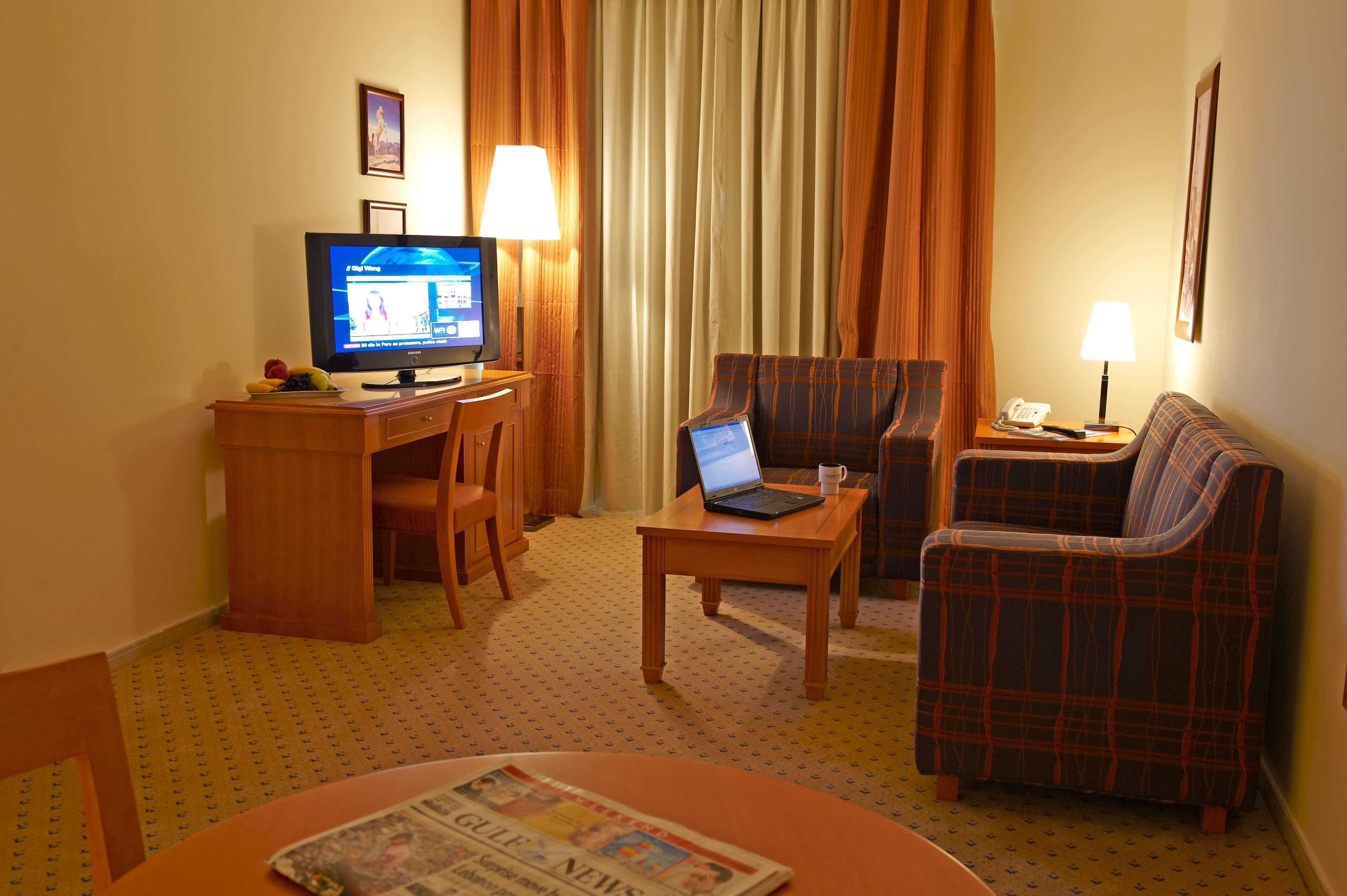 Golden Tulip Sharjah Aparthotel Εξωτερικό φωτογραφία
