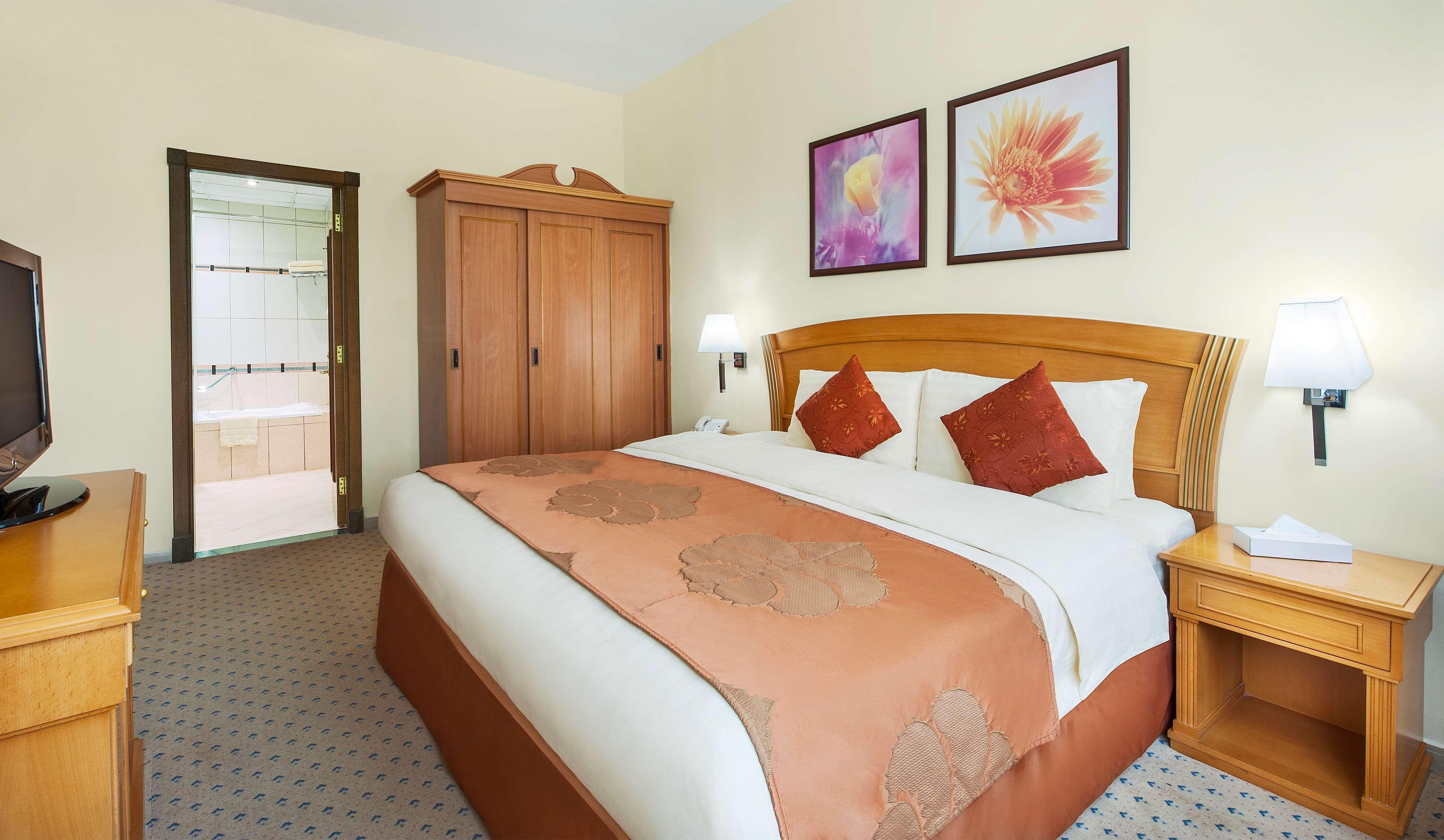 Golden Tulip Sharjah Aparthotel Εξωτερικό φωτογραφία