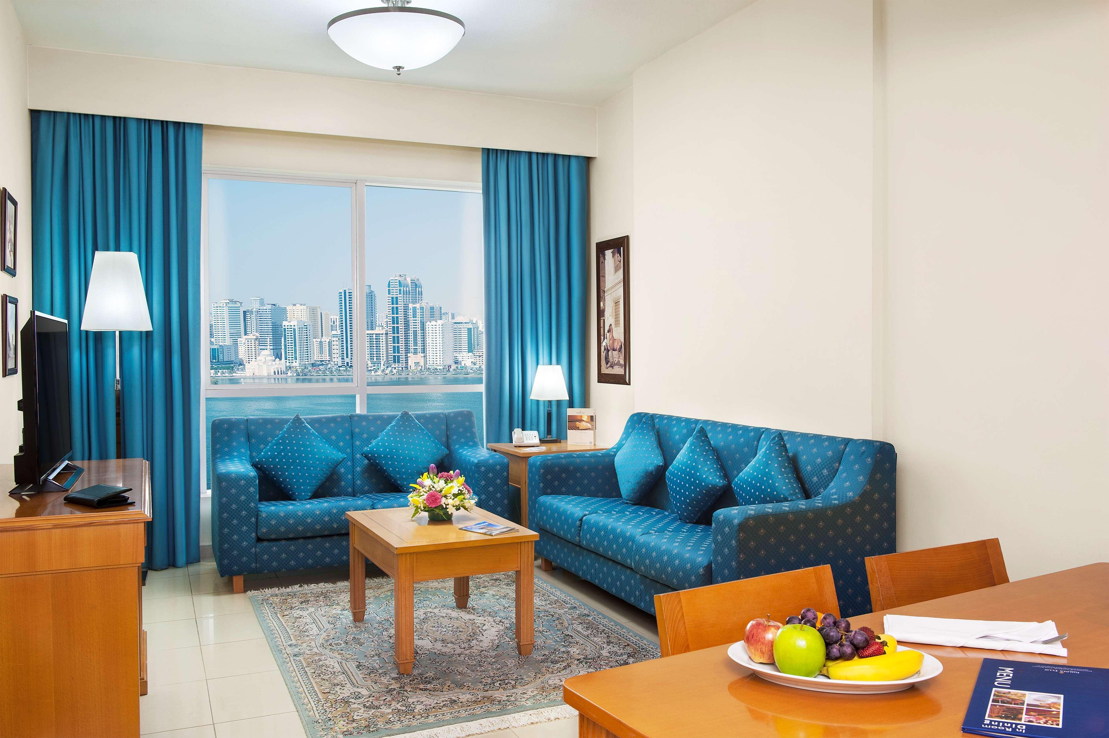Golden Tulip Sharjah Aparthotel Εξωτερικό φωτογραφία