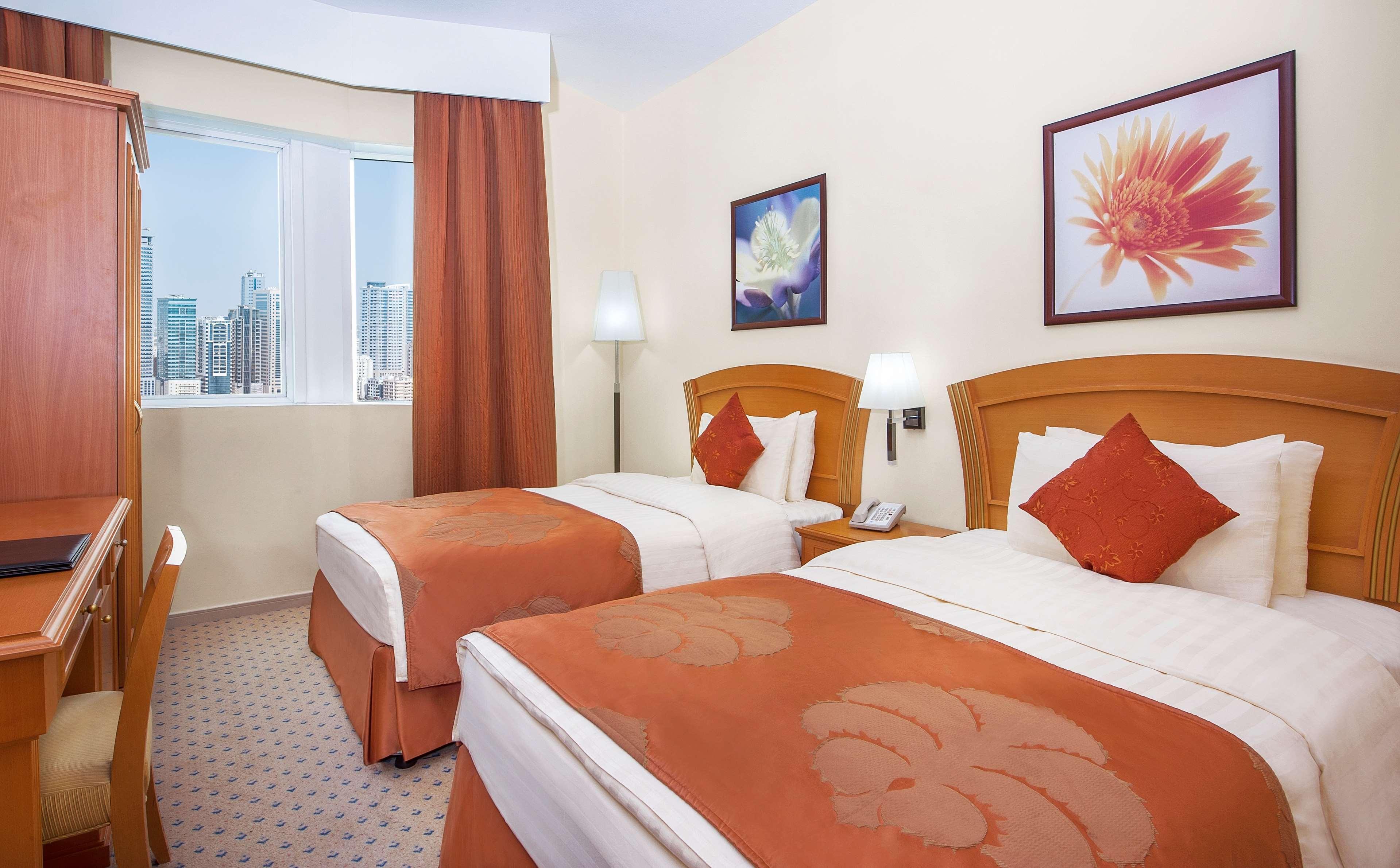 Golden Tulip Sharjah Aparthotel Εξωτερικό φωτογραφία