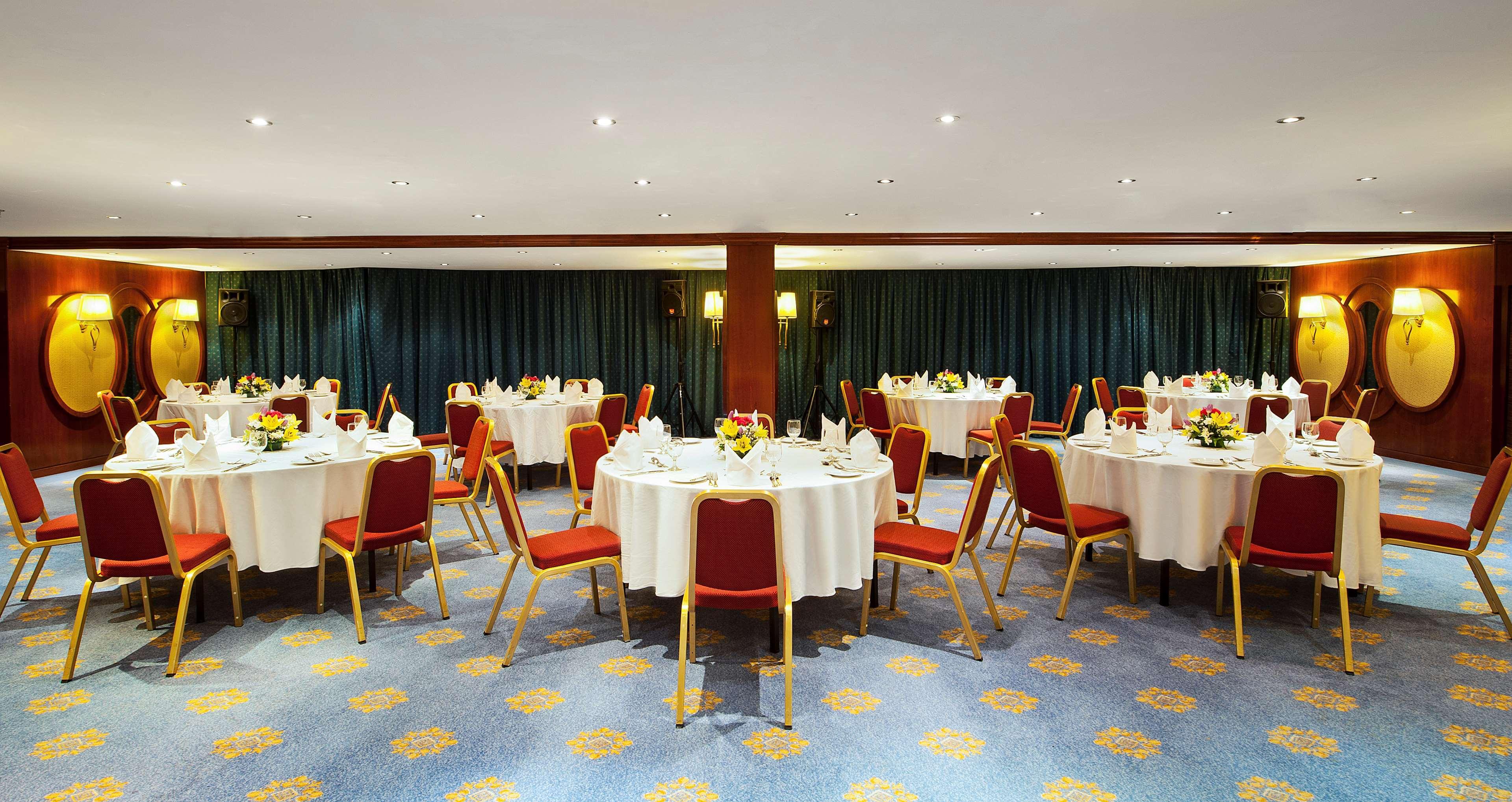 Golden Tulip Sharjah Aparthotel Εξωτερικό φωτογραφία