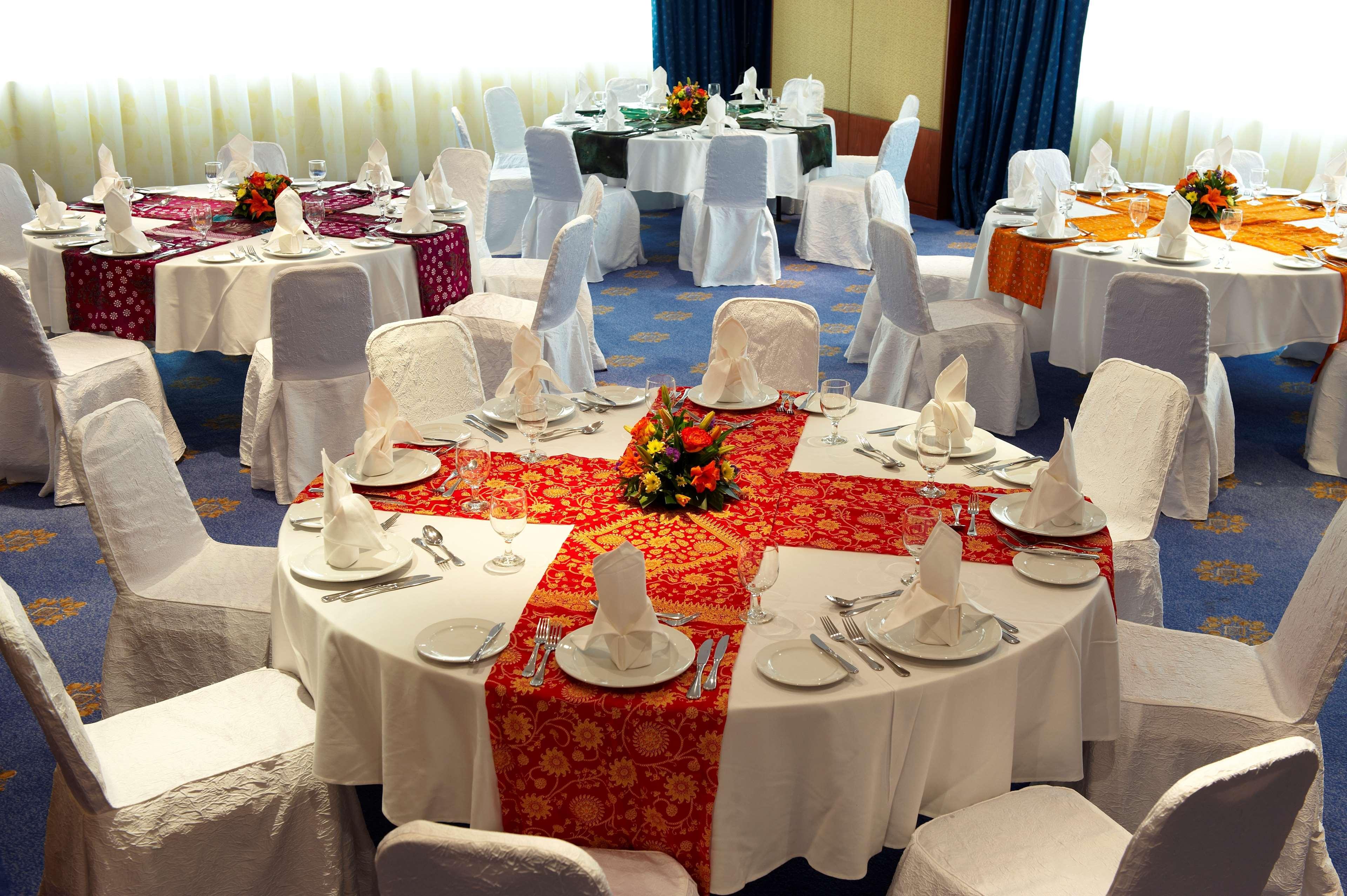 Golden Tulip Sharjah Aparthotel Εξωτερικό φωτογραφία