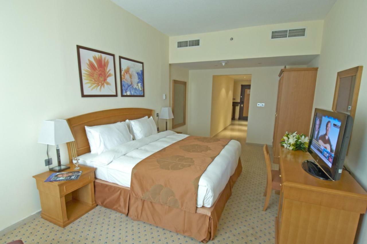 Golden Tulip Sharjah Aparthotel Εξωτερικό φωτογραφία