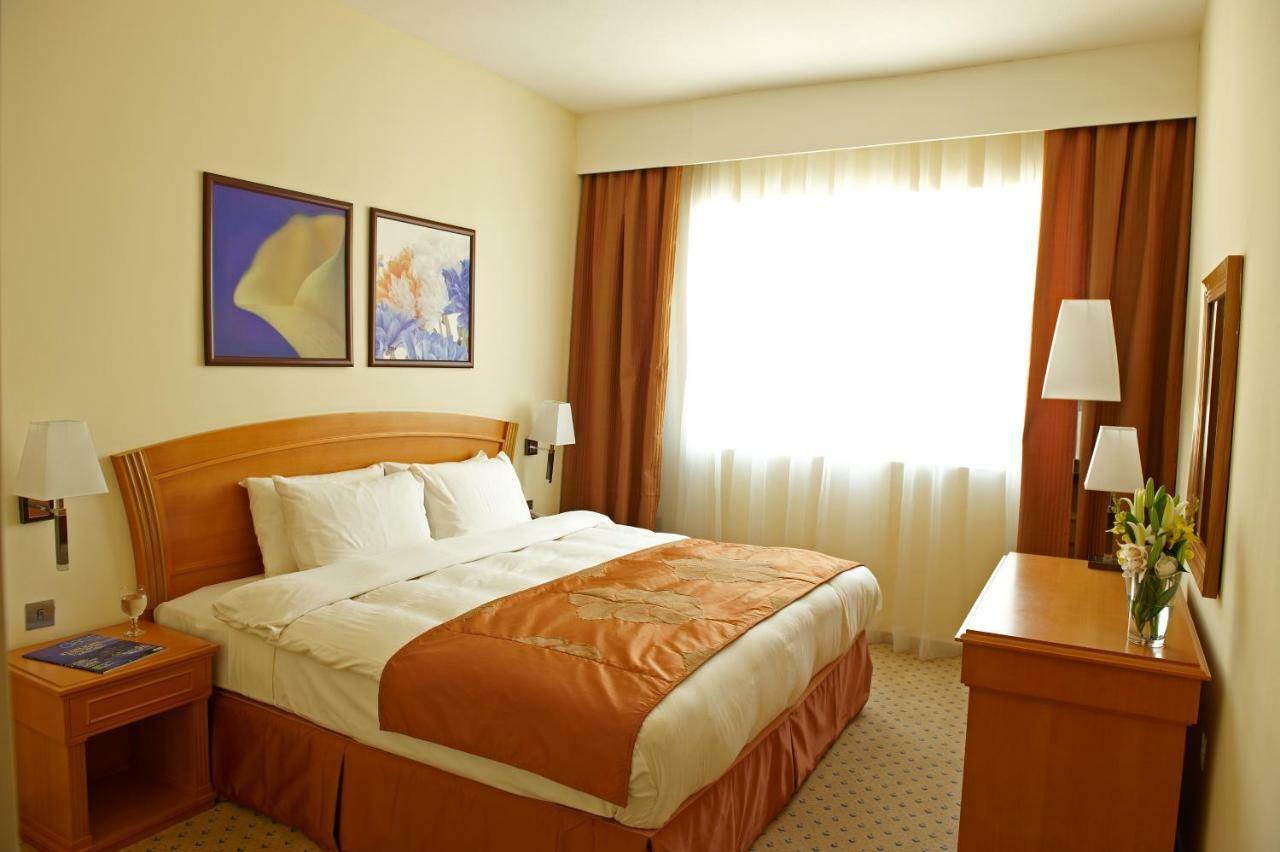 Golden Tulip Sharjah Aparthotel Εξωτερικό φωτογραφία