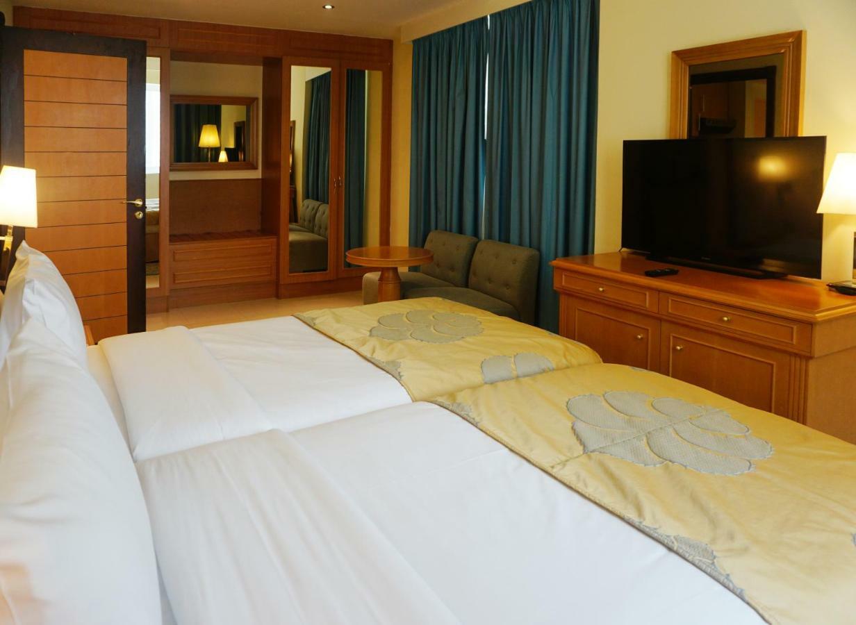Golden Tulip Sharjah Aparthotel Εξωτερικό φωτογραφία