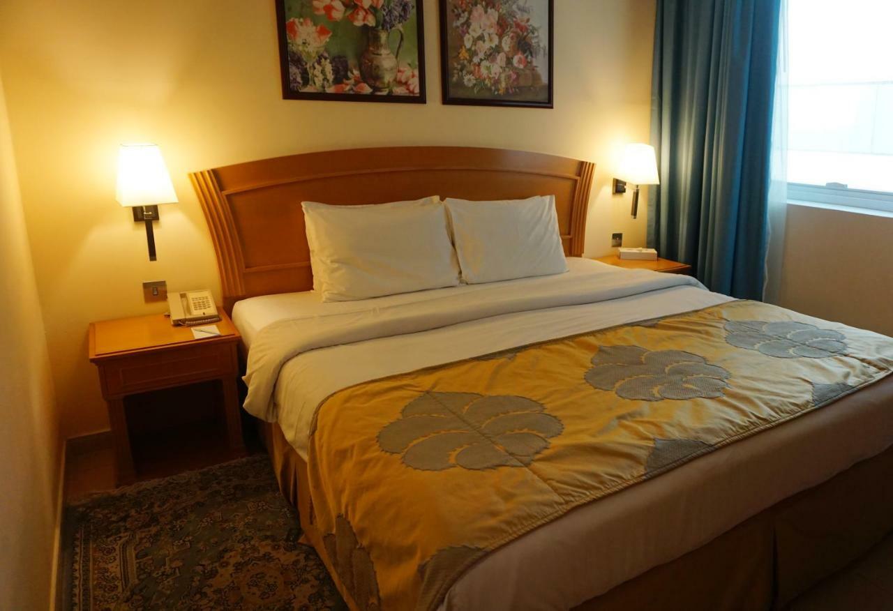 Golden Tulip Sharjah Aparthotel Εξωτερικό φωτογραφία