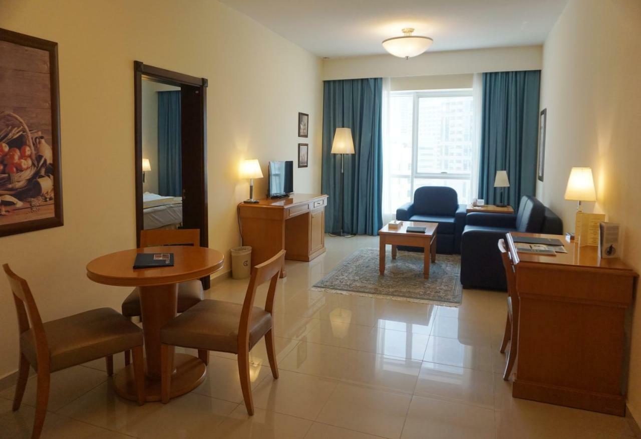 Golden Tulip Sharjah Aparthotel Εξωτερικό φωτογραφία