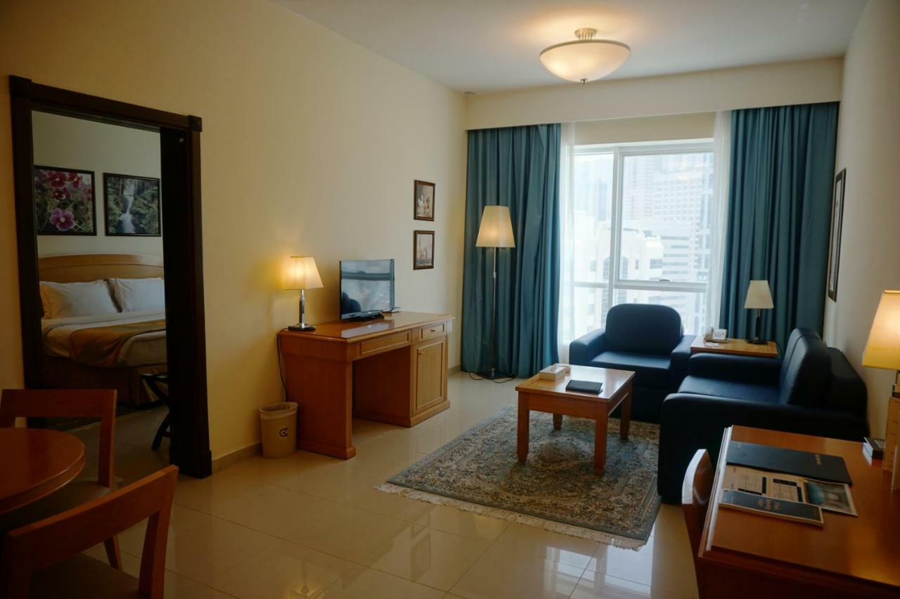 Golden Tulip Sharjah Aparthotel Εξωτερικό φωτογραφία