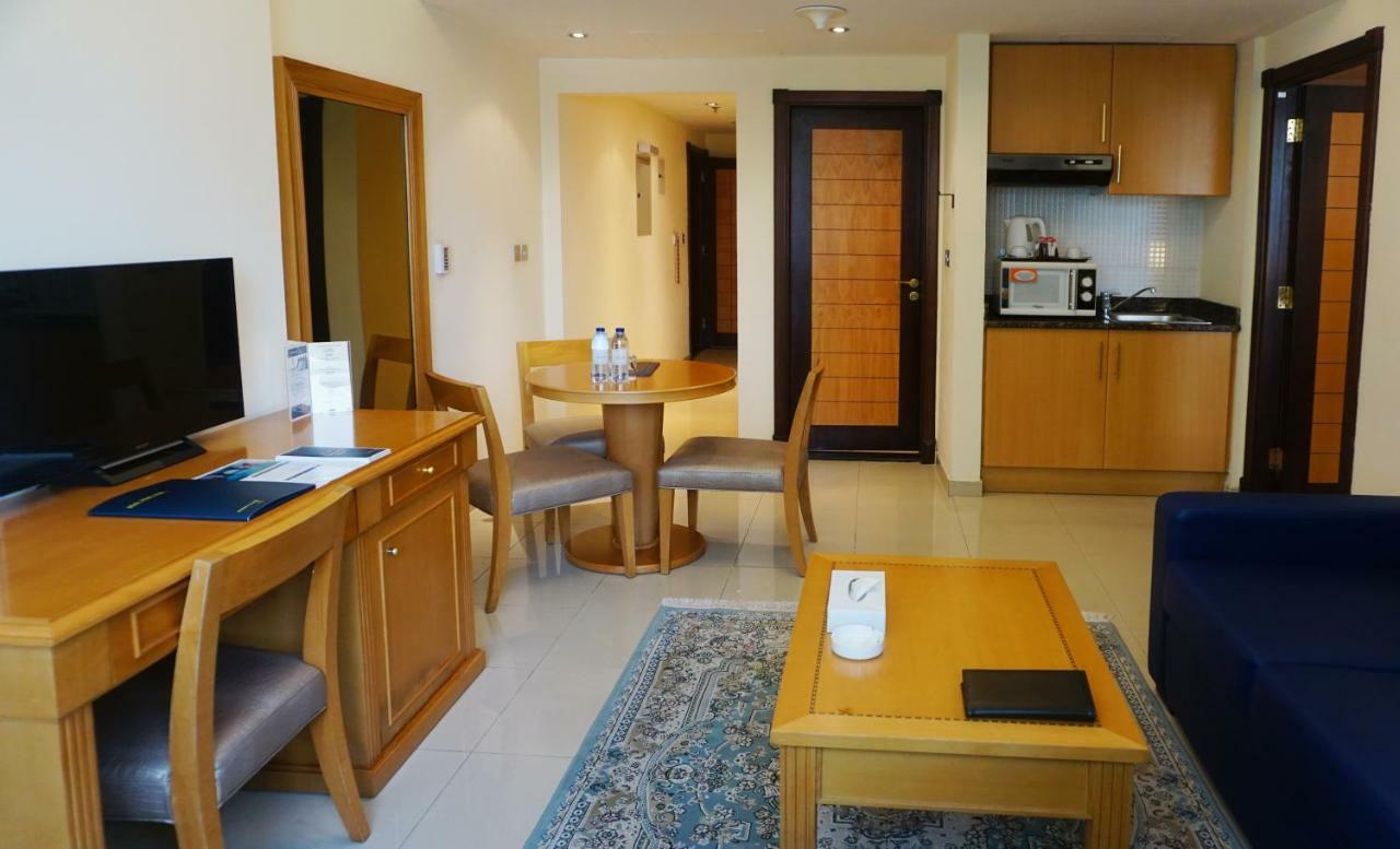Golden Tulip Sharjah Aparthotel Εξωτερικό φωτογραφία